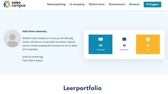 Het portaal van Sales Campus met een welkomstbericht en drie tellers: trainingen, berichten en gevolgde uren, met daaronder het leerportfolio.